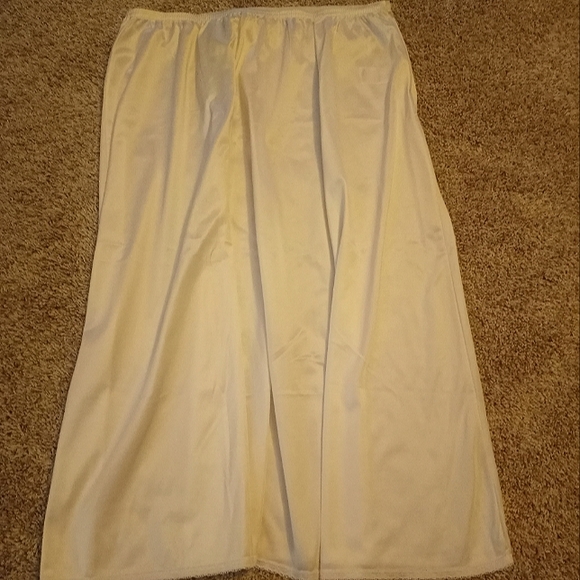 Vanity Fair Slip - Picture 2 of 5